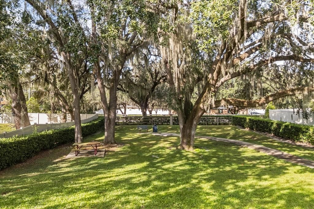 For Sale: $950,000 (5 beds, 4 baths, 4049 Square Feet)