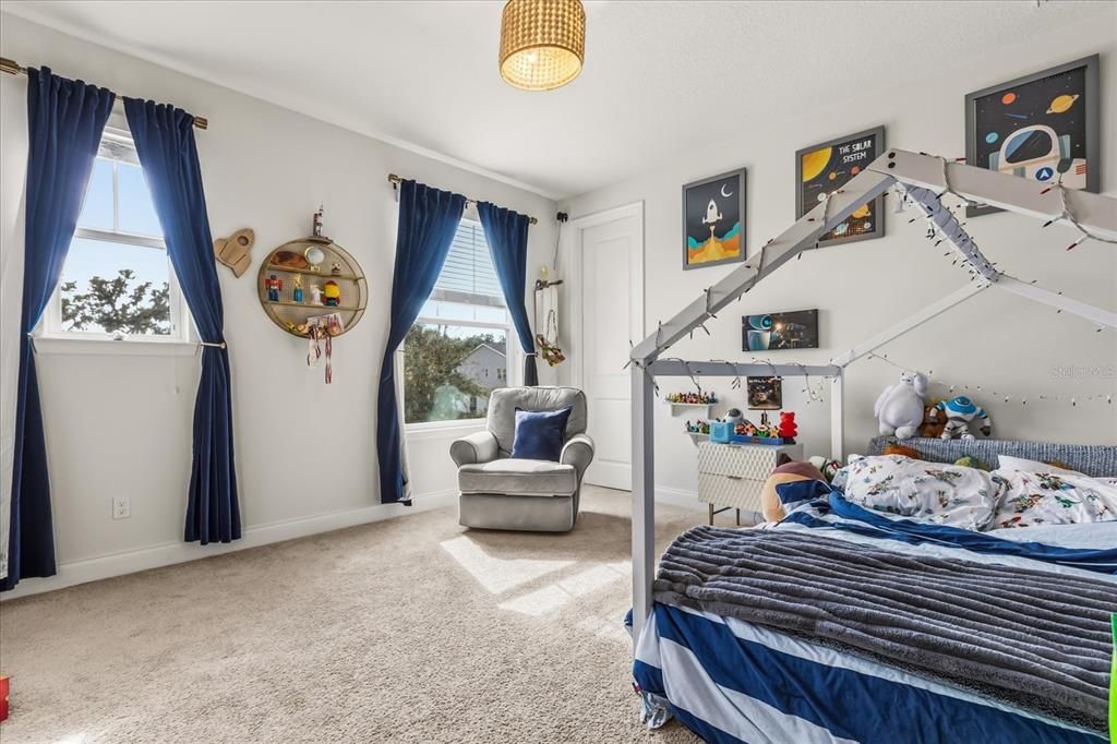 For Sale: $950,000 (5 beds, 4 baths, 4049 Square Feet)