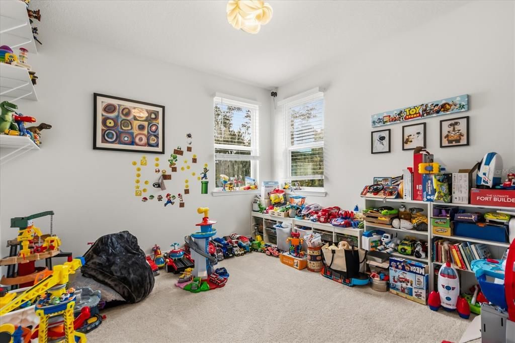 For Sale: $950,000 (5 beds, 4 baths, 4049 Square Feet)