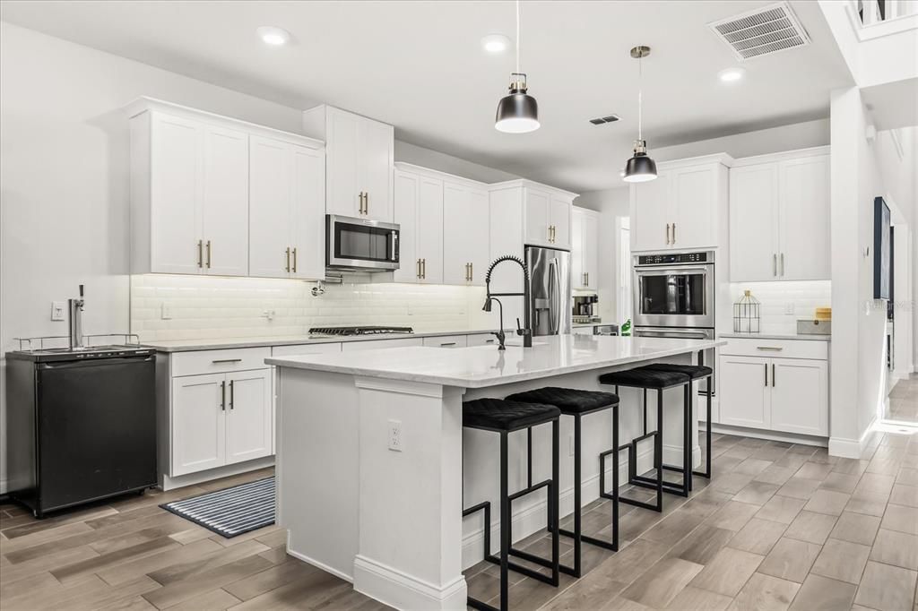 For Sale: $950,000 (5 beds, 4 baths, 4049 Square Feet)