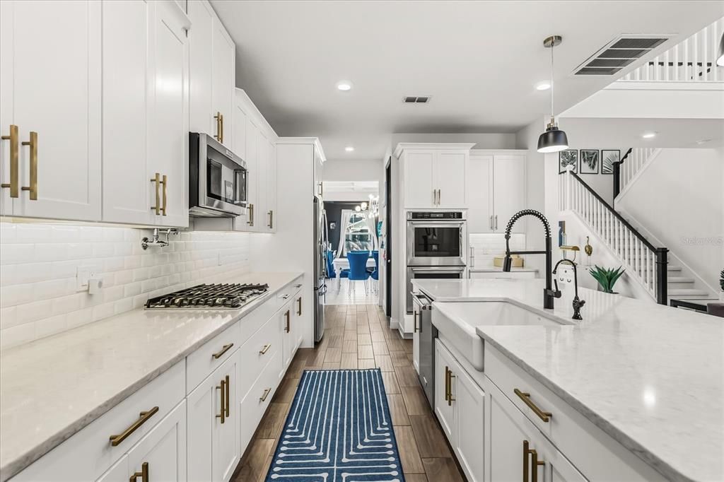 For Sale: $950,000 (5 beds, 4 baths, 4049 Square Feet)