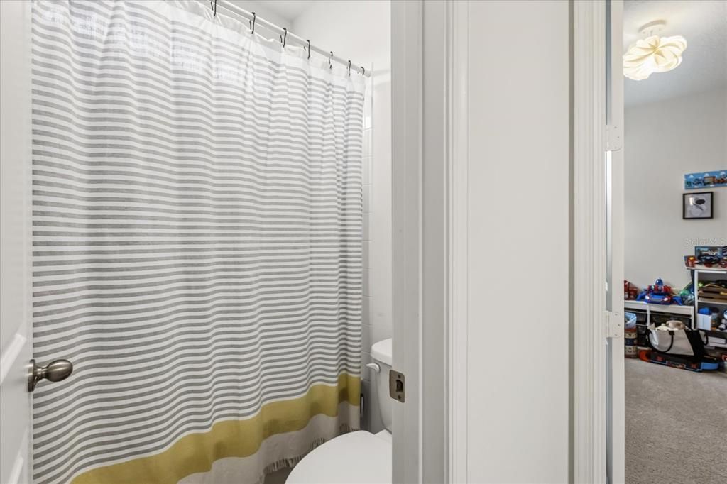 For Sale: $950,000 (5 beds, 4 baths, 4049 Square Feet)