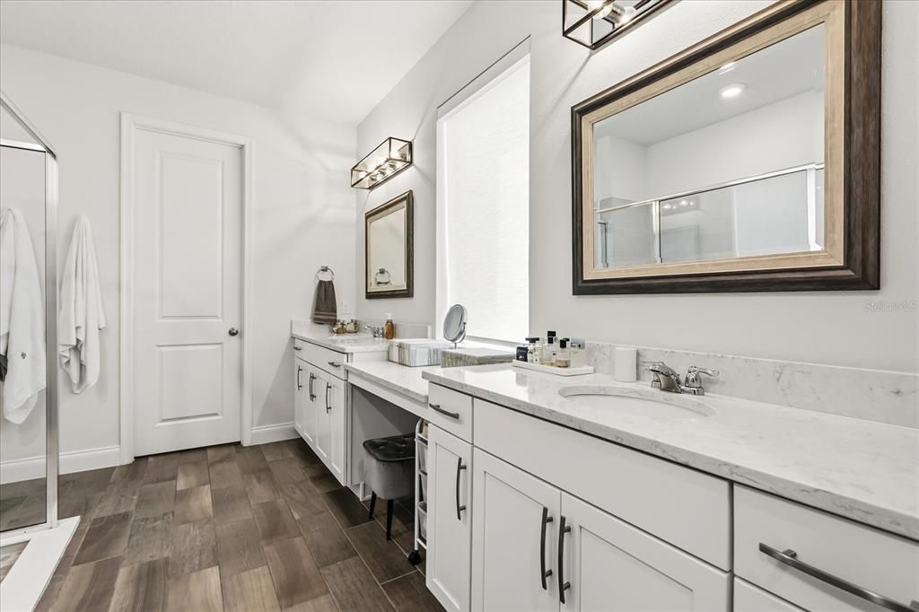 For Sale: $950,000 (5 beds, 4 baths, 4049 Square Feet)