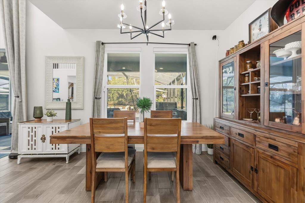 For Sale: $950,000 (5 beds, 4 baths, 4049 Square Feet)