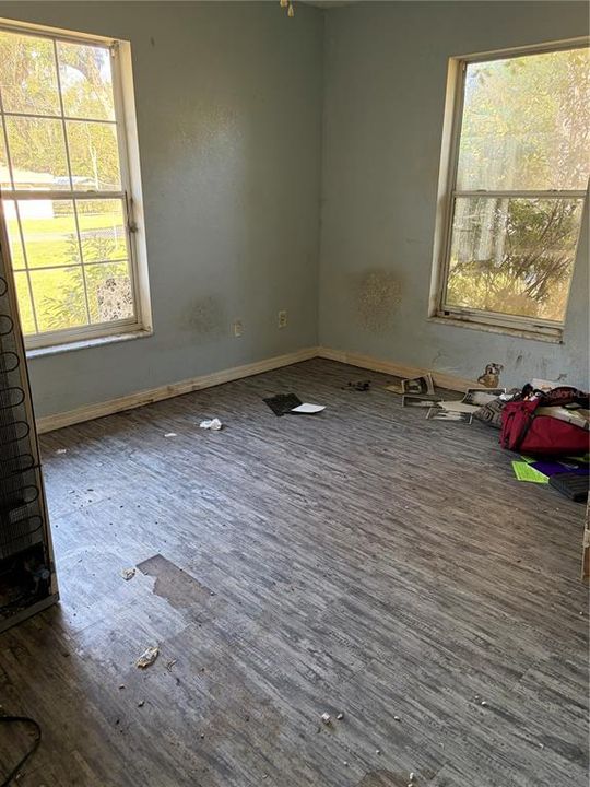 Active With Contract: $185,000 (3 beds, 2 baths, 1388 Square Feet)