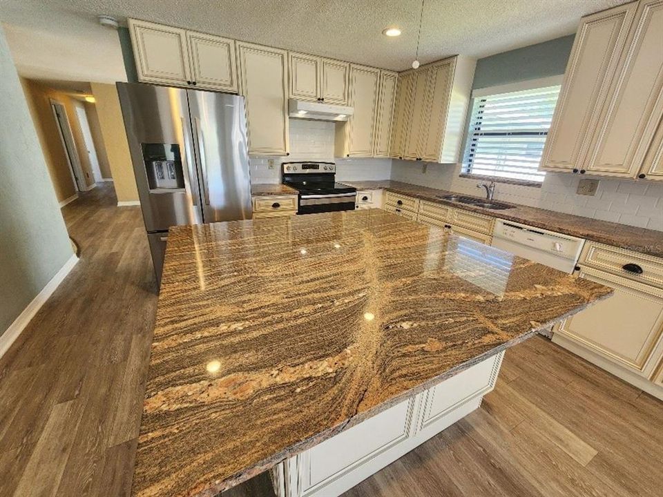 For Rent: $2,900 (3 beds, 2 baths, 1607 Square Feet)