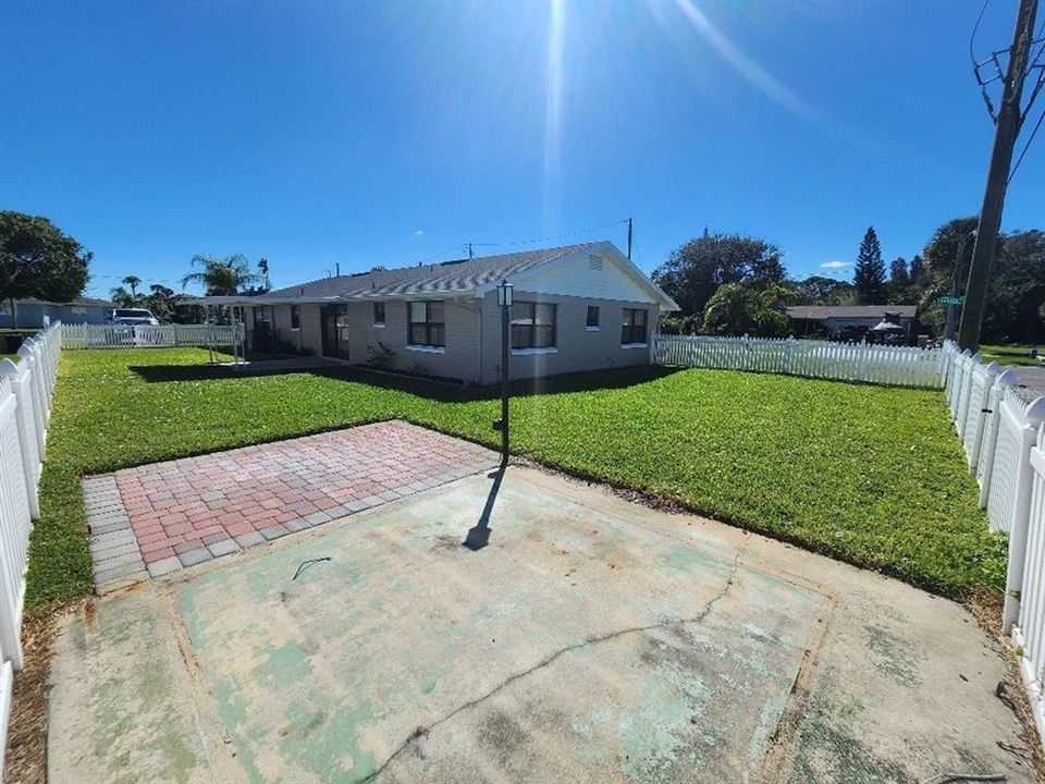 For Rent: $2,900 (3 beds, 2 baths, 1607 Square Feet)