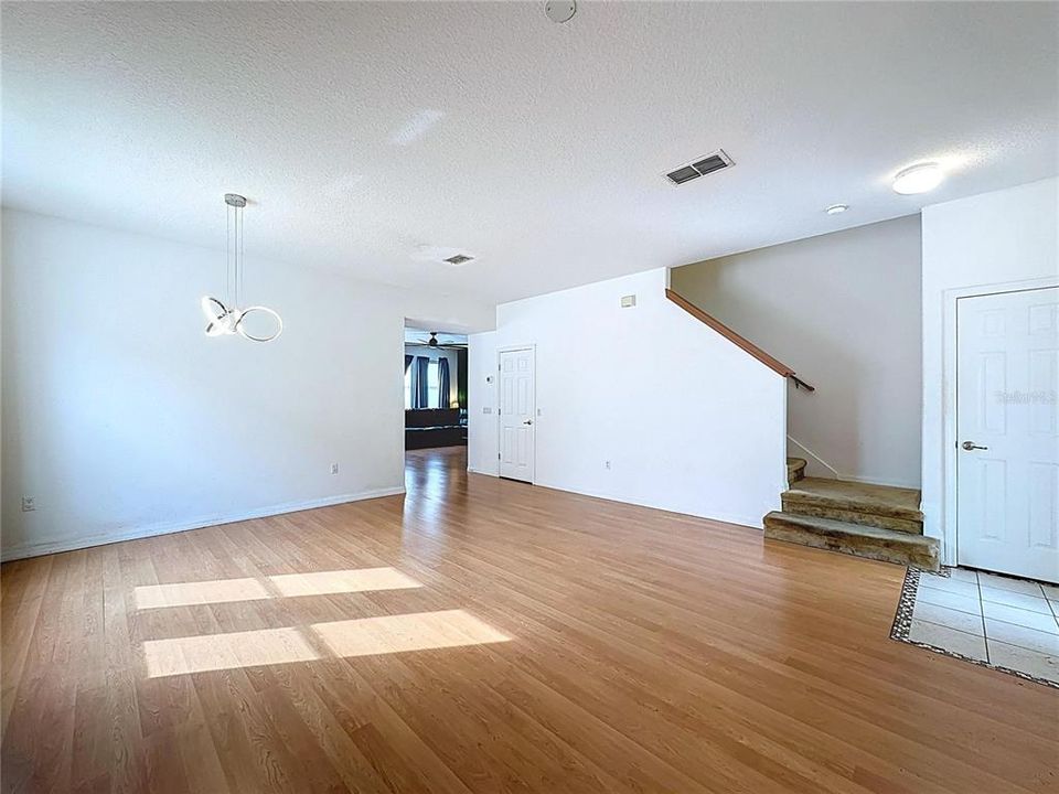 Под контрактом: $430,000 (3 спален, 3 ванн, 3085 Квадратных фут)