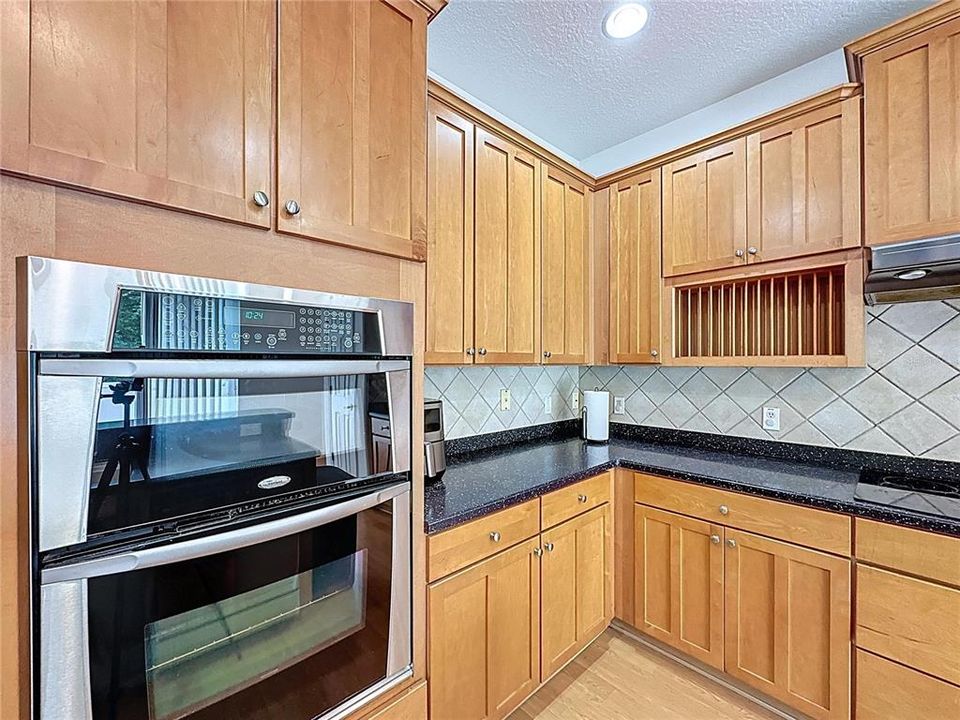 Под контрактом: $430,000 (3 спален, 3 ванн, 3085 Квадратных фут)