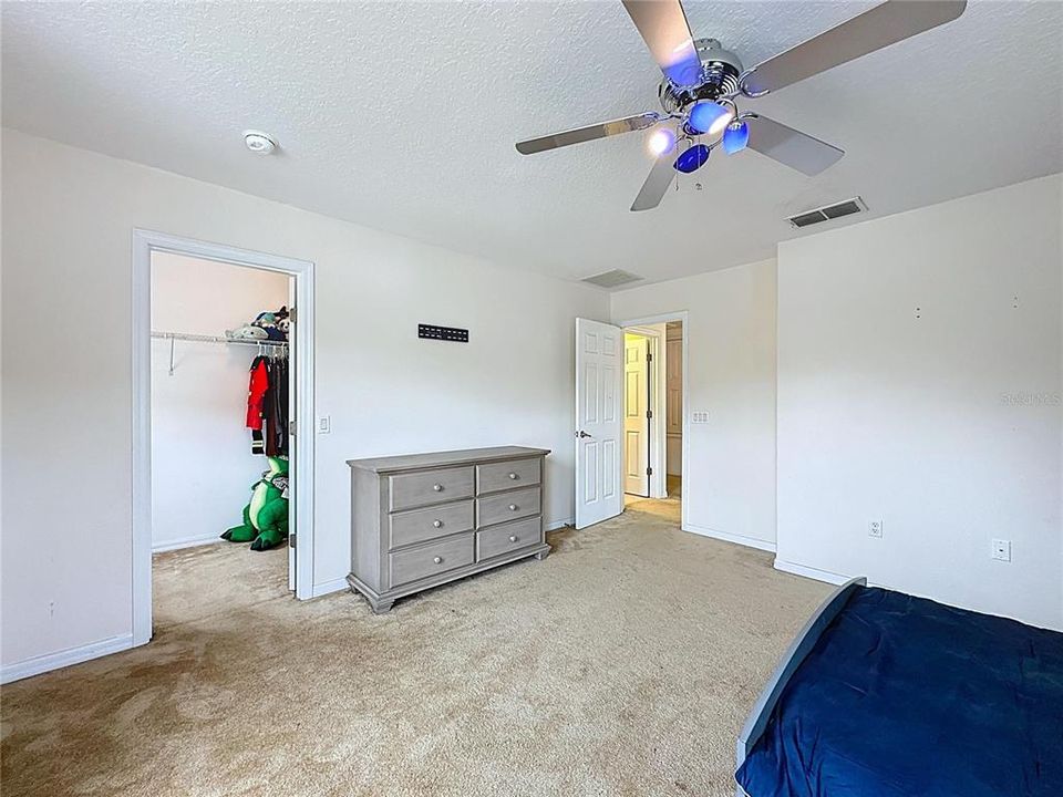 Под контрактом: $430,000 (3 спален, 3 ванн, 3085 Квадратных фут)