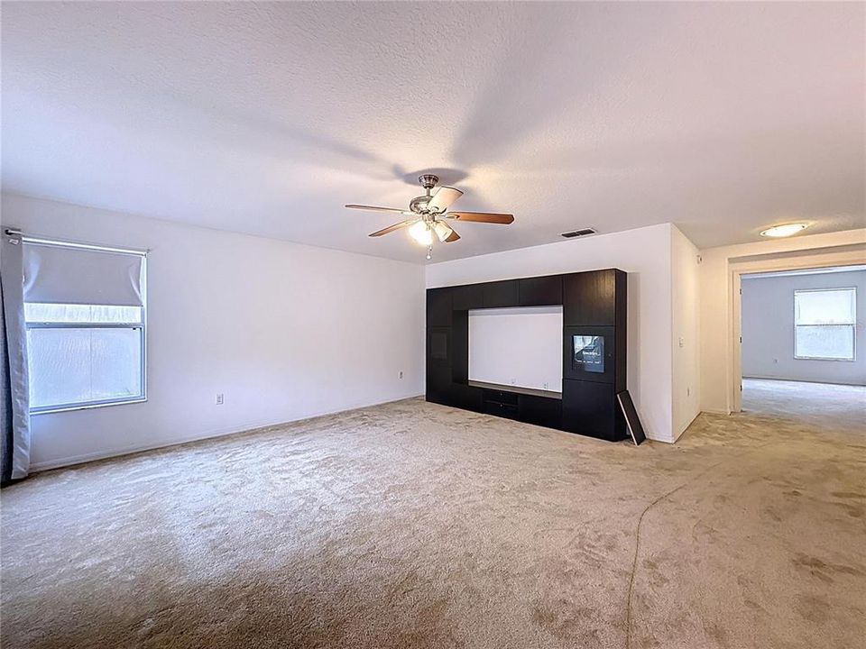 Под контрактом: $430,000 (3 спален, 3 ванн, 3085 Квадратных фут)