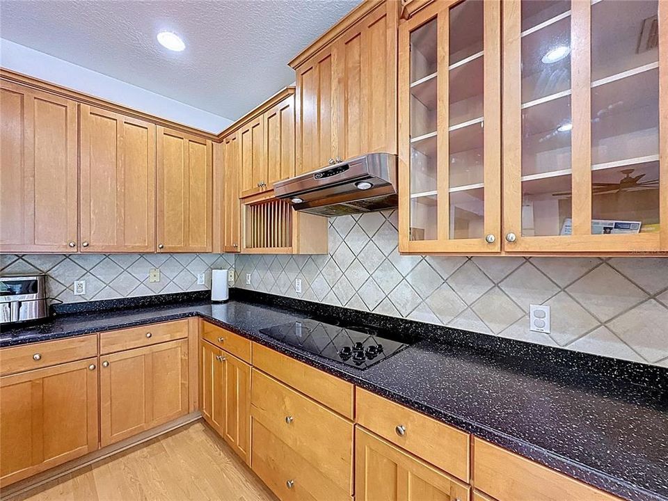 Под контрактом: $430,000 (3 спален, 3 ванн, 3085 Квадратных фут)