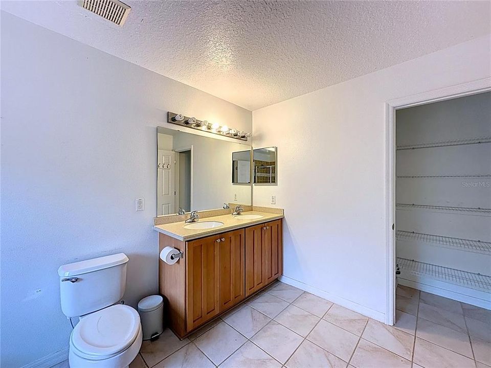 Под контрактом: $430,000 (3 спален, 3 ванн, 3085 Квадратных фут)