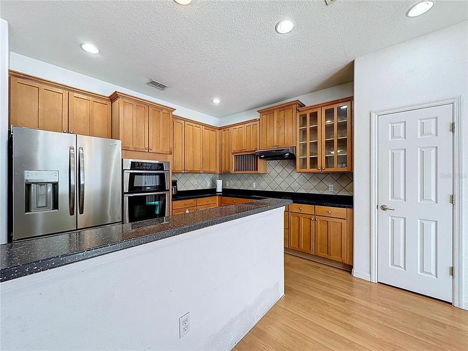 Под контрактом: $430,000 (3 спален, 3 ванн, 3085 Квадратных фут)