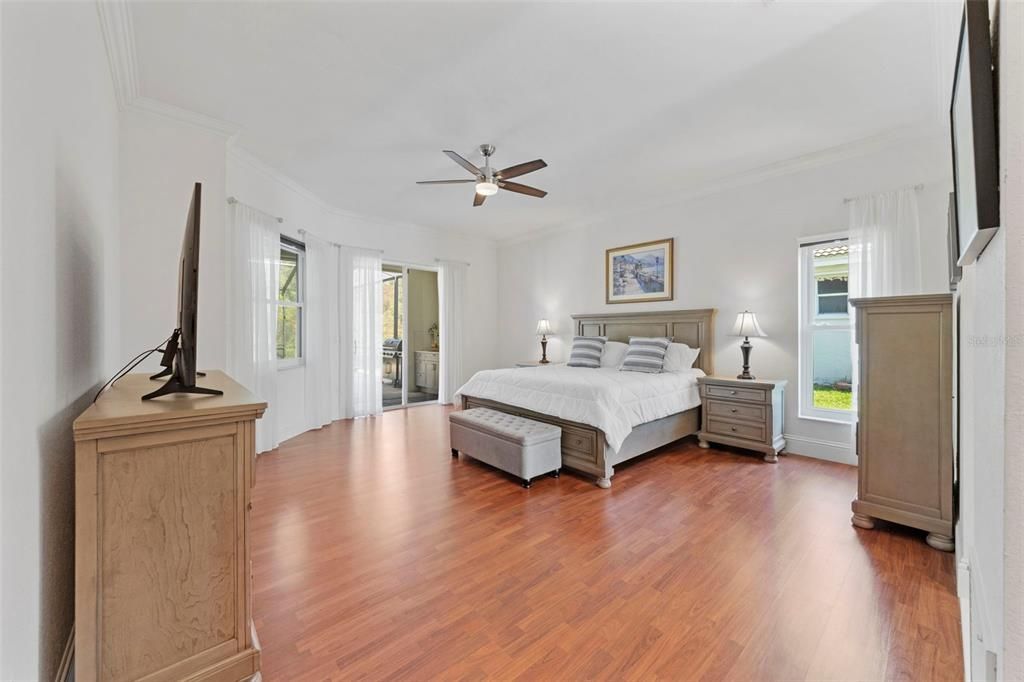 For Sale: $860,000 (4 beds, 3 baths, 3640 Square Feet)