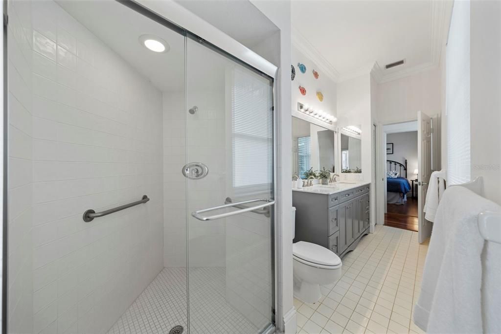 For Sale: $860,000 (4 beds, 3 baths, 3640 Square Feet)