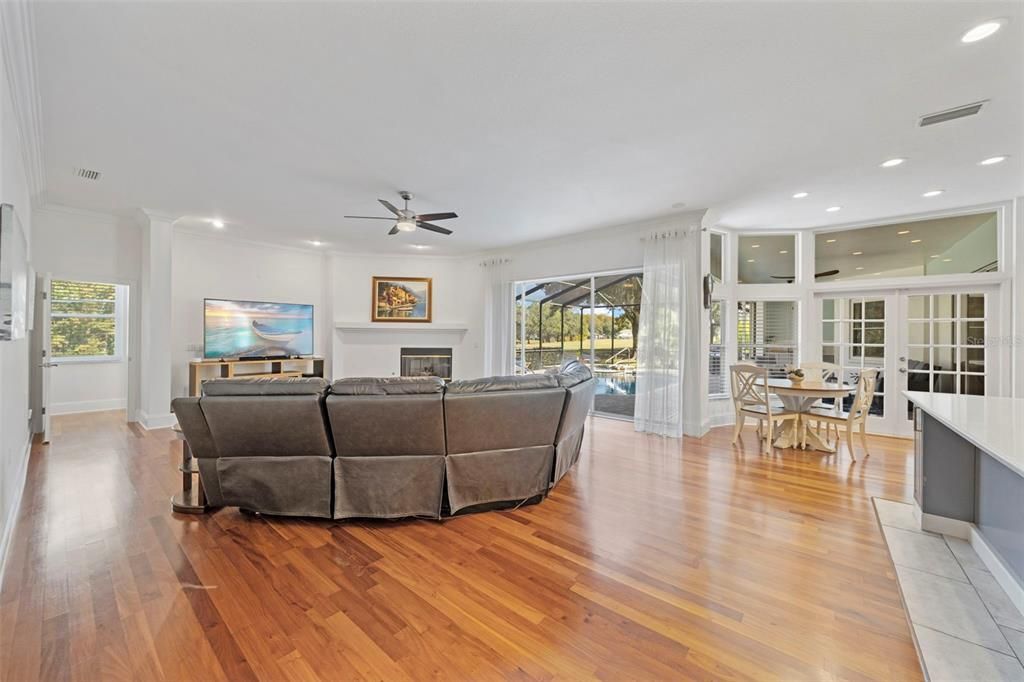 For Sale: $860,000 (4 beds, 3 baths, 3640 Square Feet)