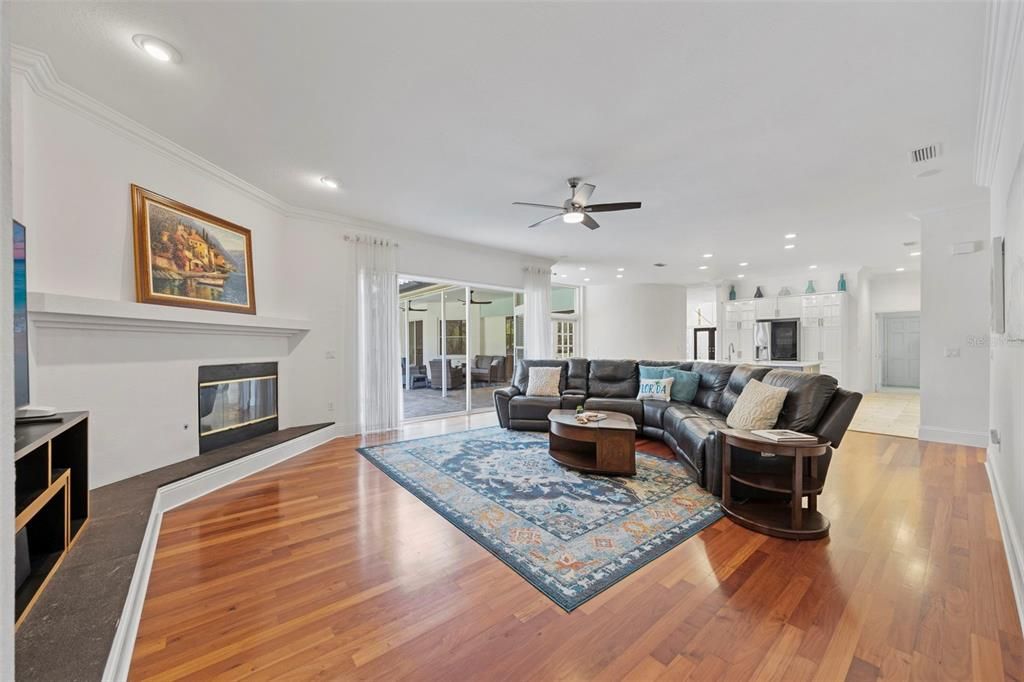 For Sale: $860,000 (4 beds, 3 baths, 3640 Square Feet)