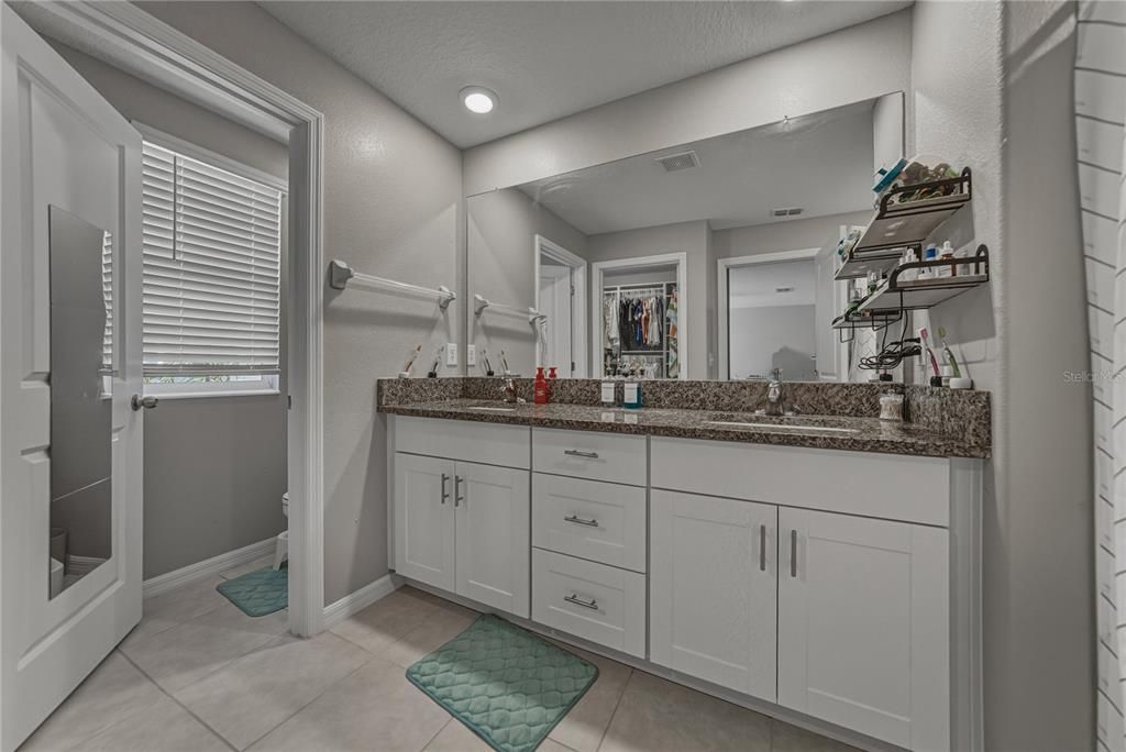 For Sale: $430,000 (6 beds, 3 baths, 2634 Square Feet)