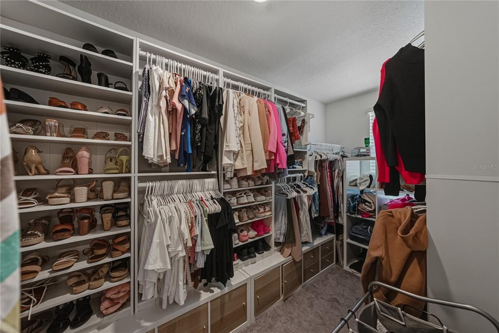 For Sale: $430,000 (6 beds, 3 baths, 2634 Square Feet)