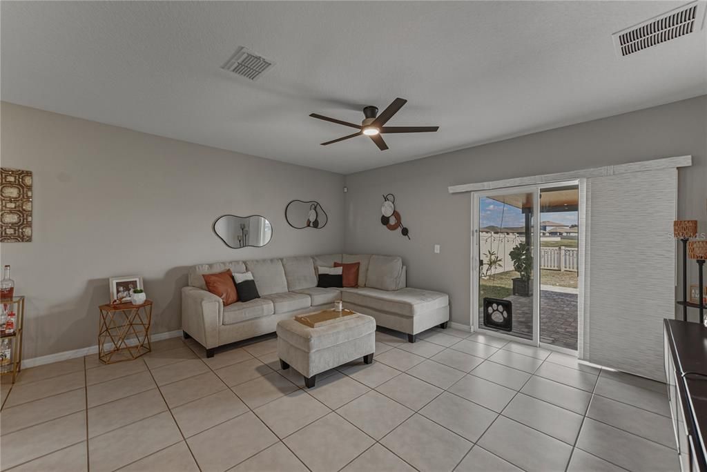 For Sale: $430,000 (6 beds, 3 baths, 2634 Square Feet)