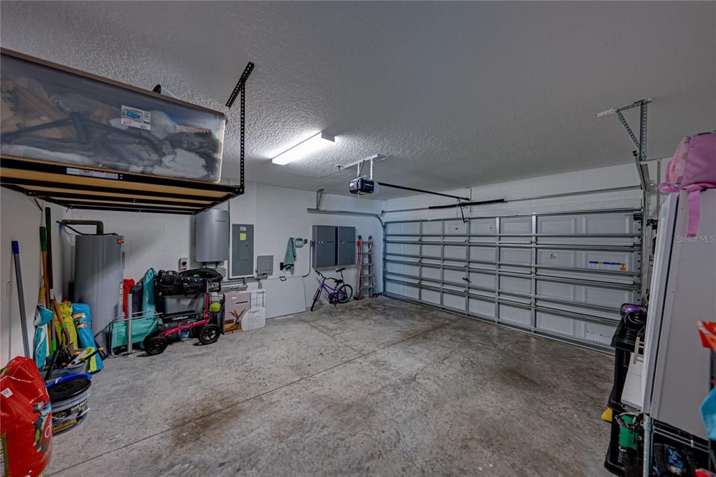 For Sale: $430,000 (6 beds, 3 baths, 2634 Square Feet)