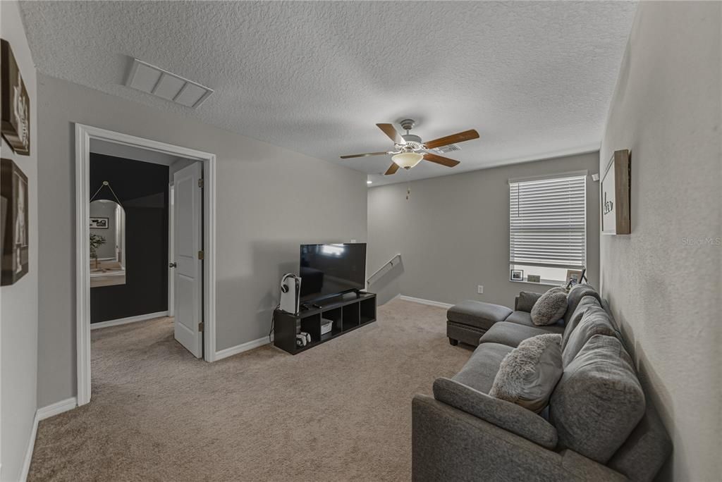 For Sale: $430,000 (6 beds, 3 baths, 2634 Square Feet)