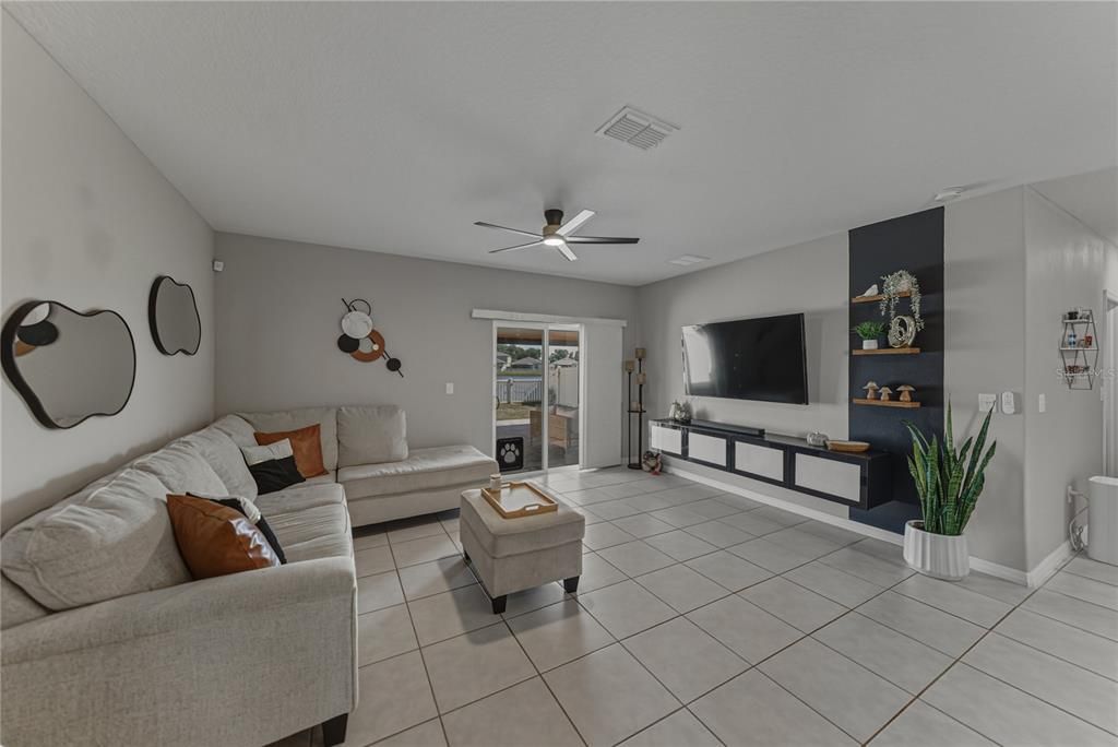 For Sale: $430,000 (6 beds, 3 baths, 2634 Square Feet)