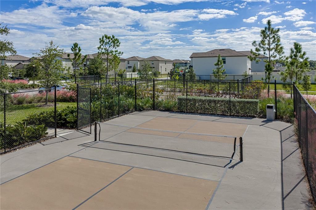 For Sale: $430,000 (6 beds, 3 baths, 2634 Square Feet)