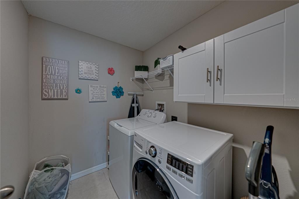 For Sale: $430,000 (6 beds, 3 baths, 2634 Square Feet)