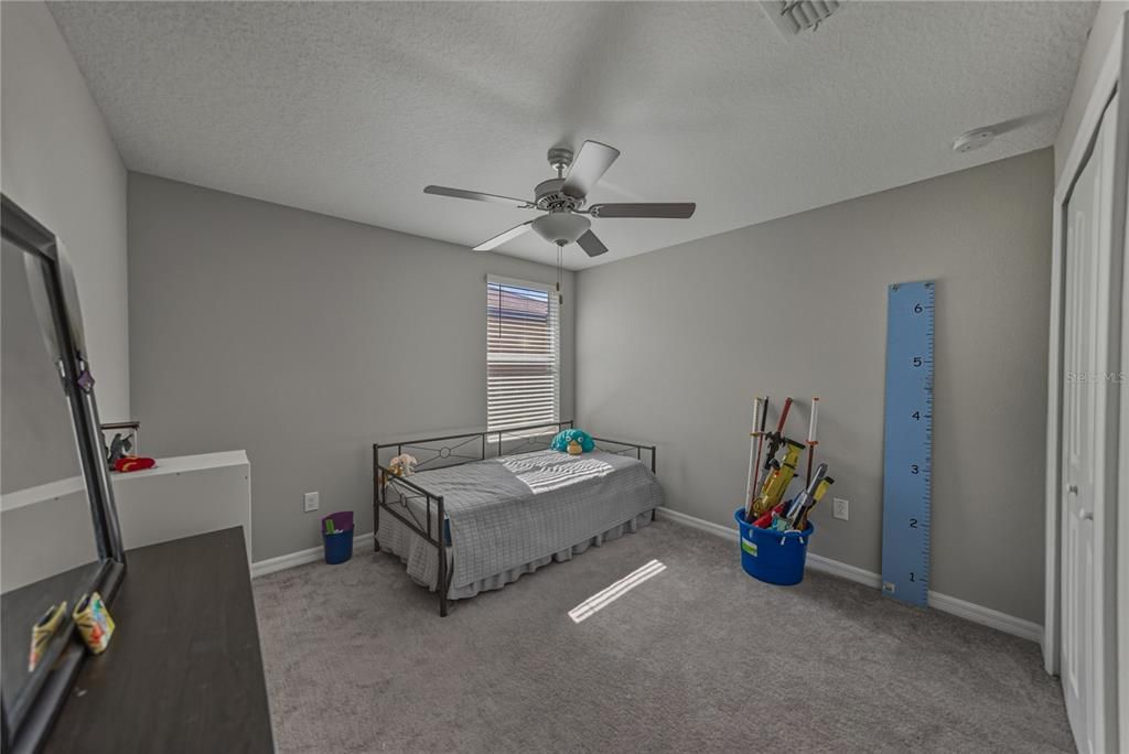 For Sale: $430,000 (6 beds, 3 baths, 2634 Square Feet)