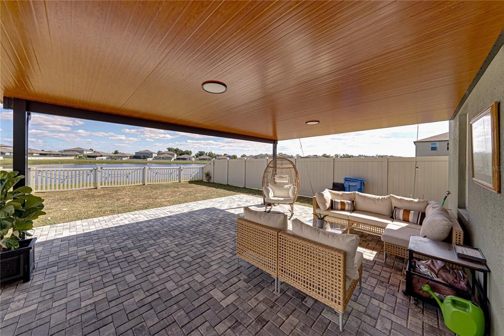 For Sale: $430,000 (6 beds, 3 baths, 2634 Square Feet)