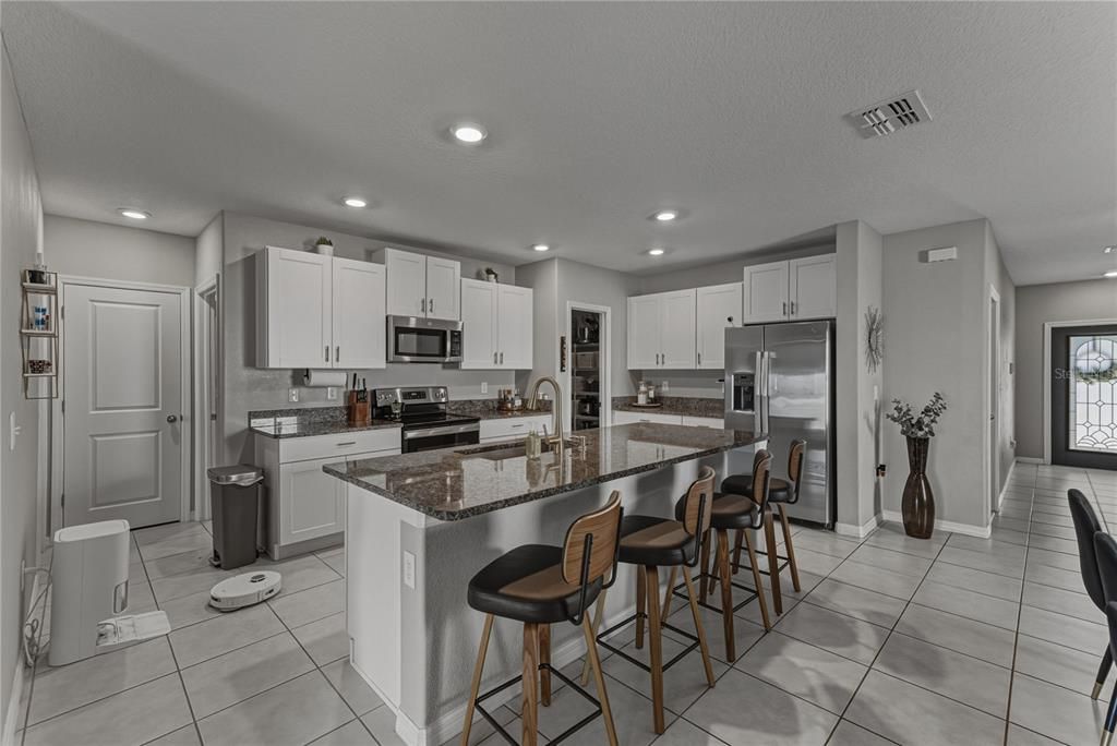 For Sale: $430,000 (6 beds, 3 baths, 2634 Square Feet)