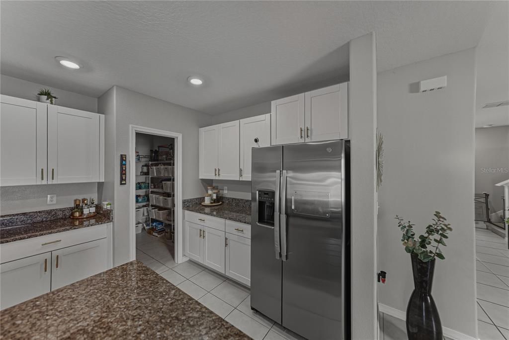 For Sale: $430,000 (6 beds, 3 baths, 2634 Square Feet)