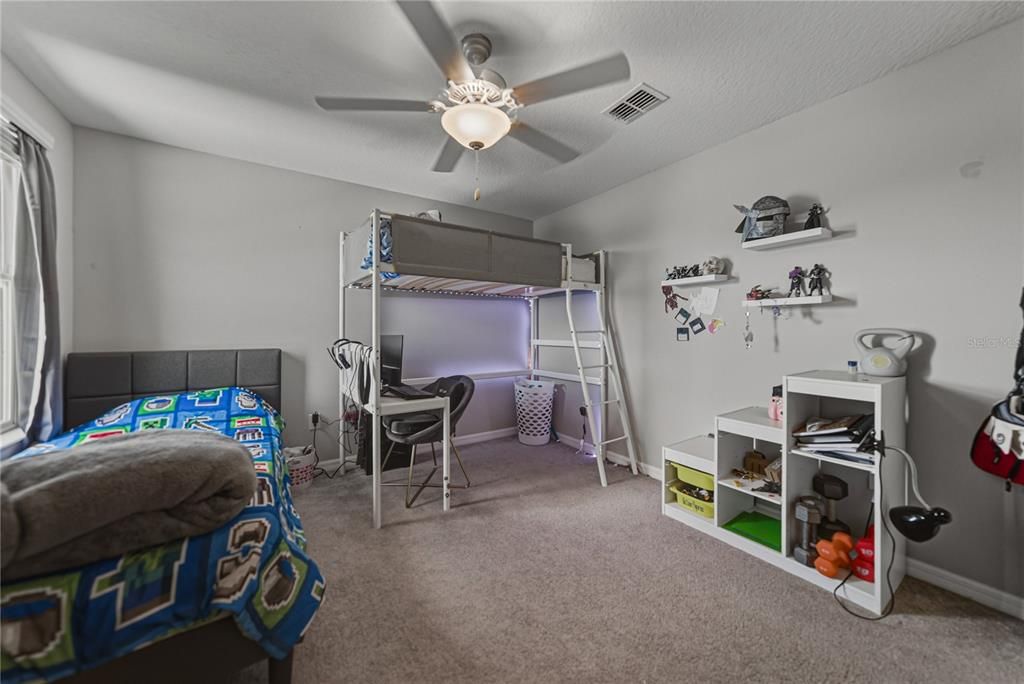 For Sale: $430,000 (6 beds, 3 baths, 2634 Square Feet)