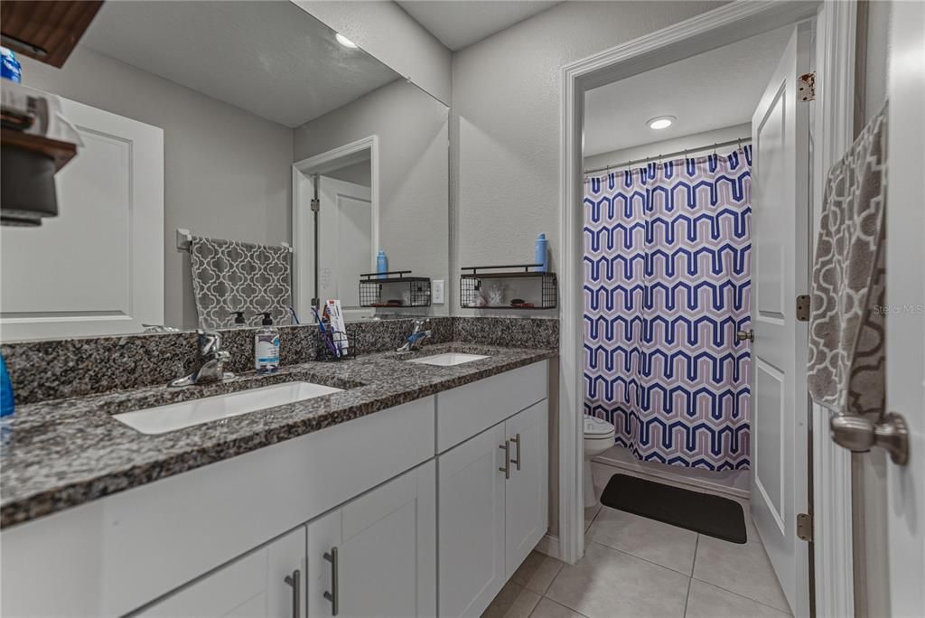 For Sale: $430,000 (6 beds, 3 baths, 2634 Square Feet)