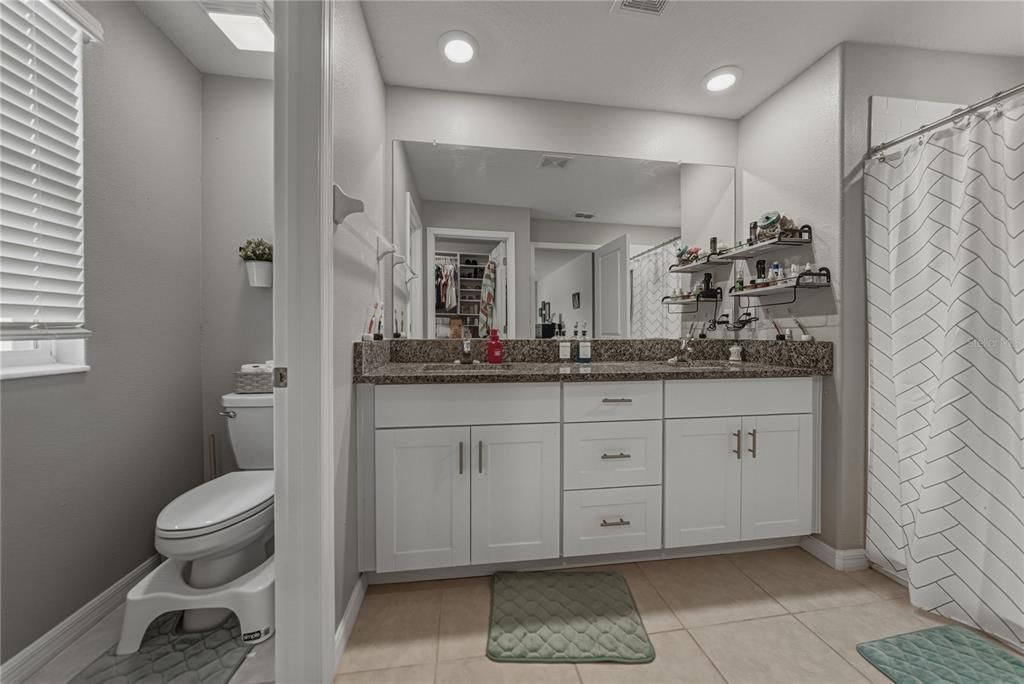 For Sale: $430,000 (6 beds, 3 baths, 2634 Square Feet)