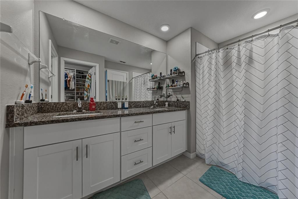 For Sale: $430,000 (6 beds, 3 baths, 2634 Square Feet)