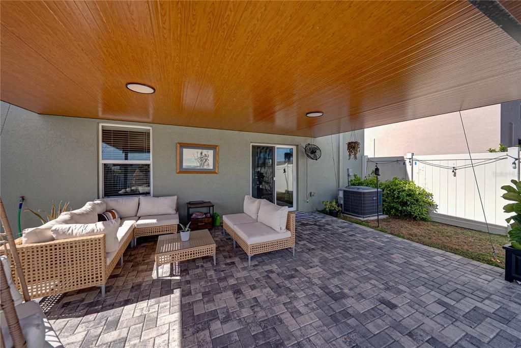 For Sale: $430,000 (6 beds, 3 baths, 2634 Square Feet)