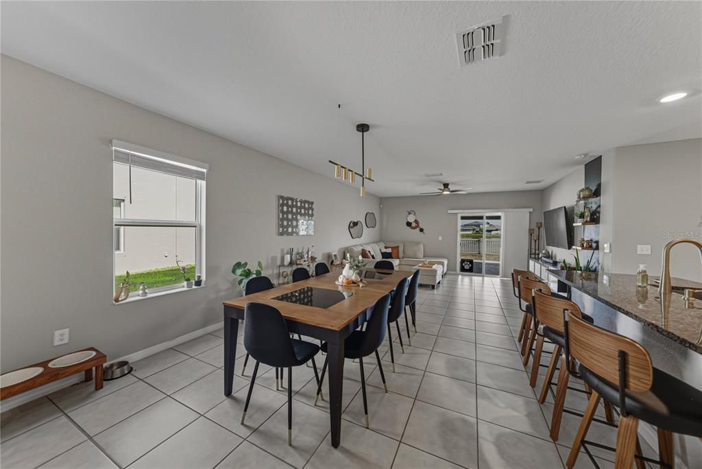 For Sale: $430,000 (6 beds, 3 baths, 2634 Square Feet)