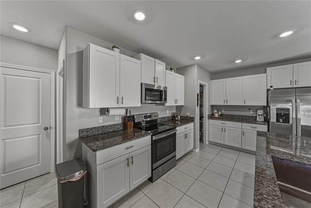 For Sale: $430,000 (6 beds, 3 baths, 2634 Square Feet)