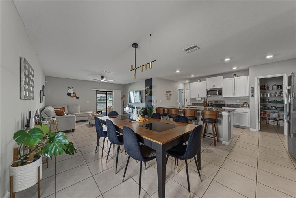 For Sale: $430,000 (6 beds, 3 baths, 2634 Square Feet)