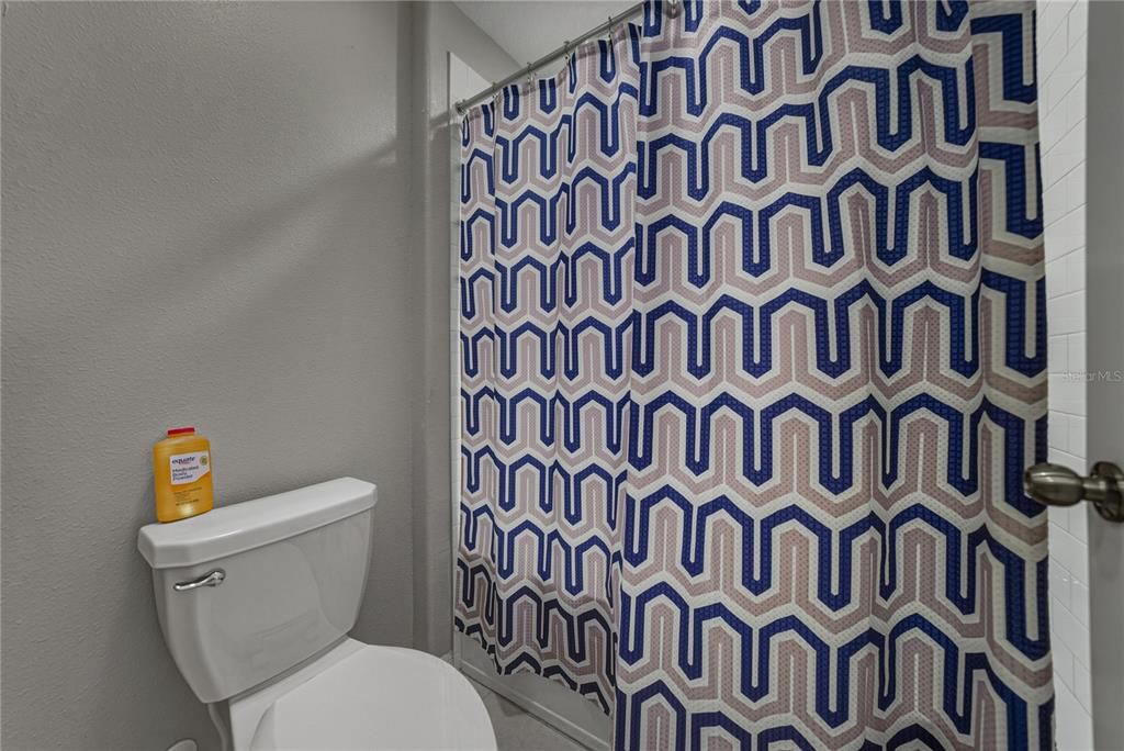 For Sale: $430,000 (6 beds, 3 baths, 2634 Square Feet)