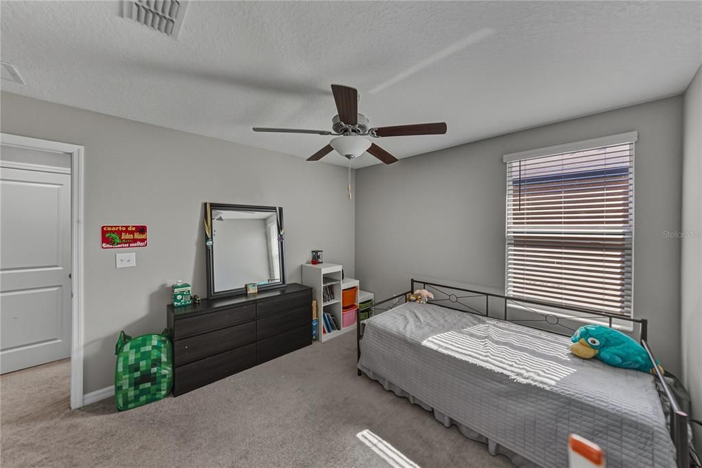 For Sale: $430,000 (6 beds, 3 baths, 2634 Square Feet)