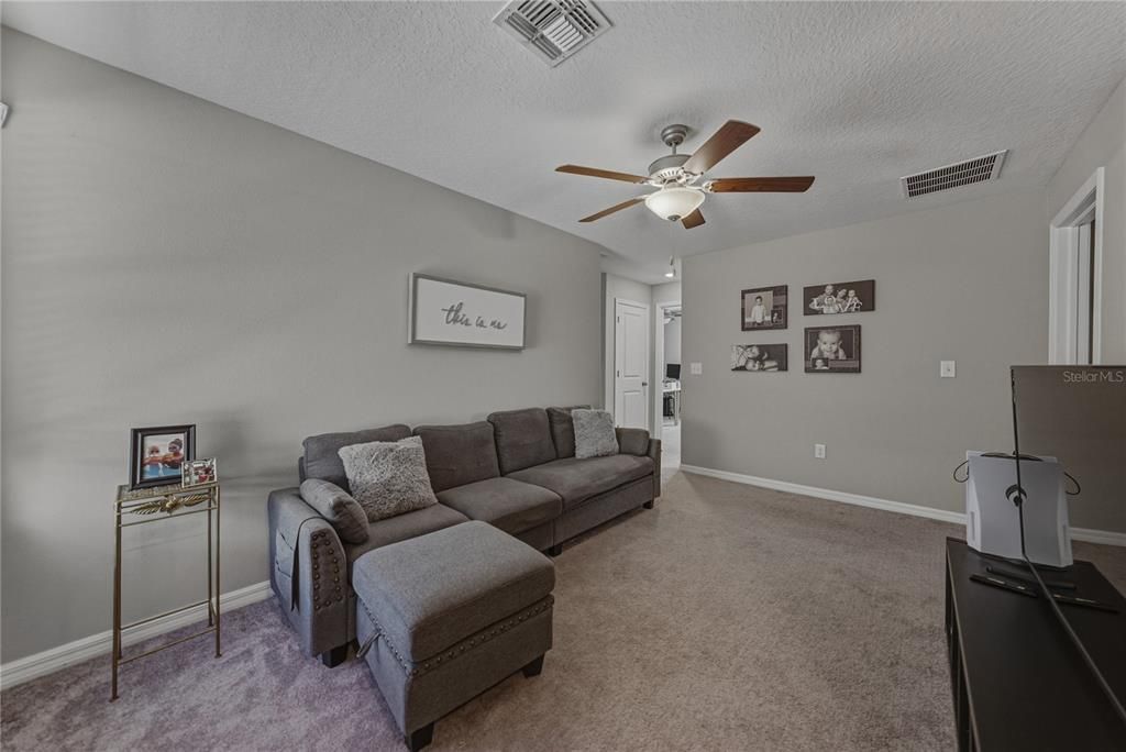 For Sale: $430,000 (6 beds, 3 baths, 2634 Square Feet)