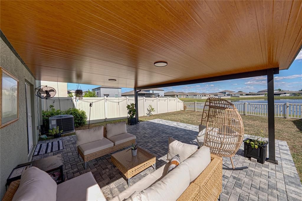 For Sale: $430,000 (6 beds, 3 baths, 2634 Square Feet)