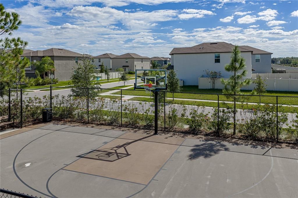 For Sale: $430,000 (6 beds, 3 baths, 2634 Square Feet)