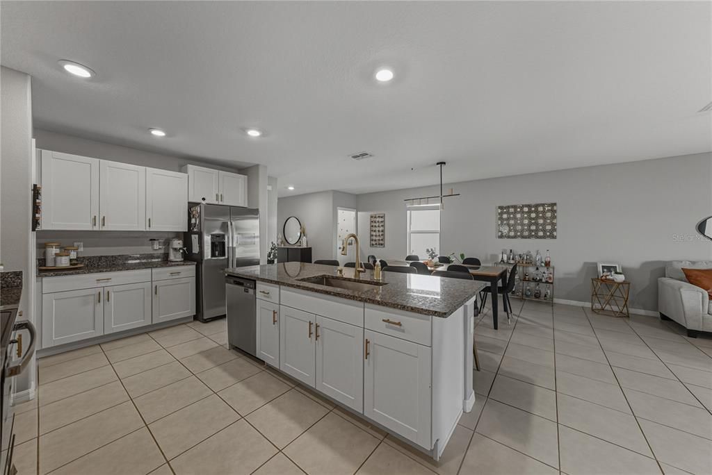 For Sale: $430,000 (6 beds, 3 baths, 2634 Square Feet)