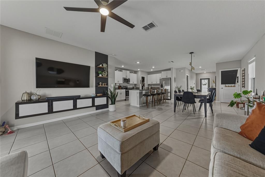 For Sale: $430,000 (6 beds, 3 baths, 2634 Square Feet)