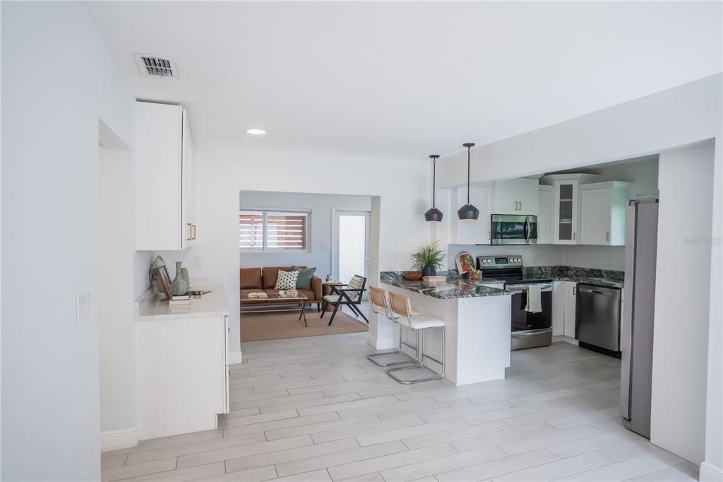 Activo con contrato: $564,999 (3 camas, 2 baños, 1693 Pies cuadrados)